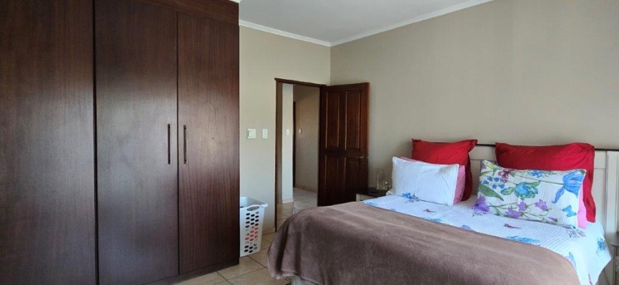 4 Bedroom Property for Sale in Rooihuiskraal North Gauteng