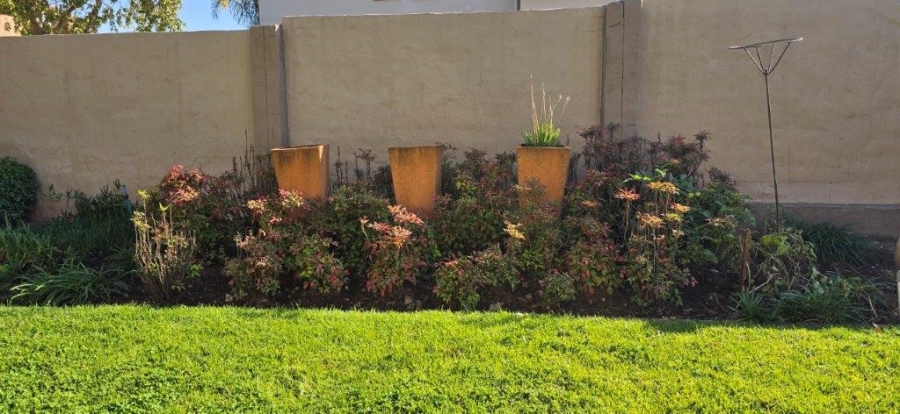 4 Bedroom Property for Sale in Rooihuiskraal North Gauteng