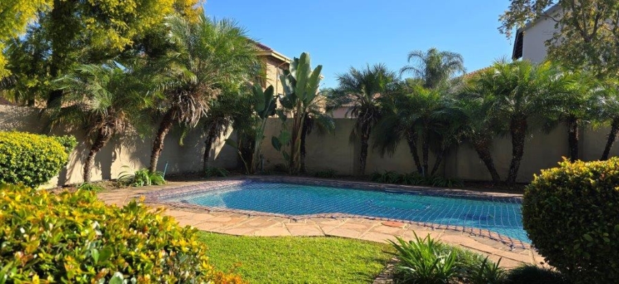 4 Bedroom Property for Sale in Rooihuiskraal North Gauteng