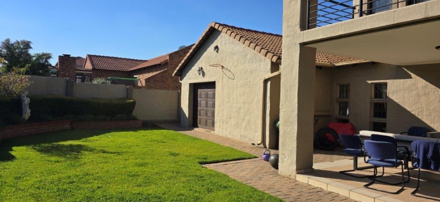 4 Bedroom Property for Sale in Rooihuiskraal North Gauteng