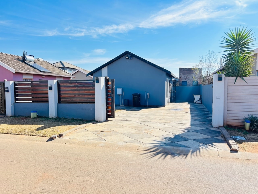 2 Bedroom Property for Sale in Sky City Gauteng