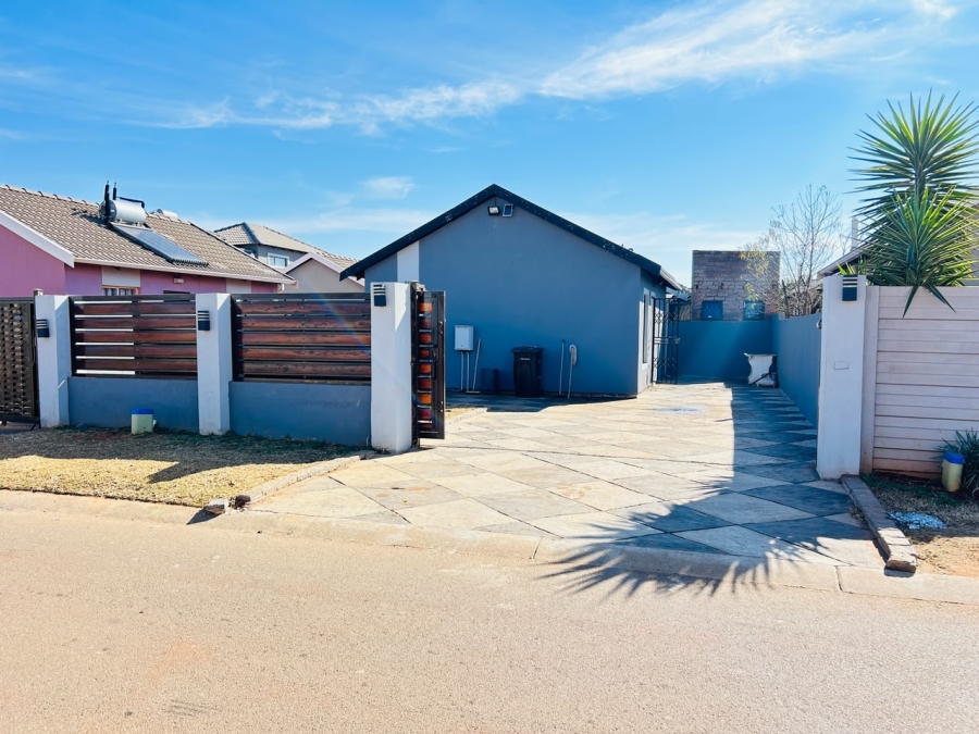 2 Bedroom Property for Sale in Sky City Gauteng