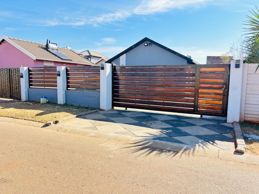 2 Bedroom Property for Sale in Sky City Gauteng