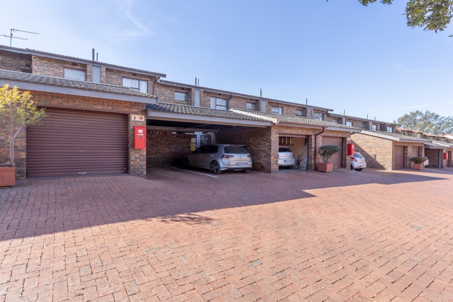 3 Bedroom Property for Sale in Florida Park Gauteng