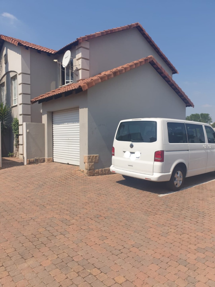 2 Bedroom Property for Sale in Sunninghill Gauteng