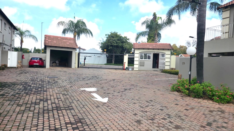 2 Bedroom Property for Sale in Sunninghill Gauteng