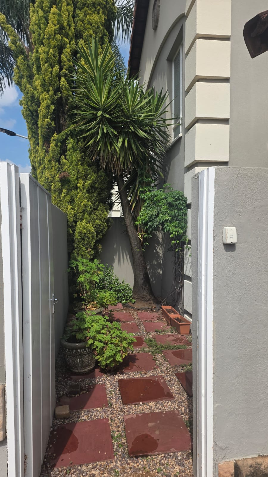 2 Bedroom Property for Sale in Sunninghill Gauteng