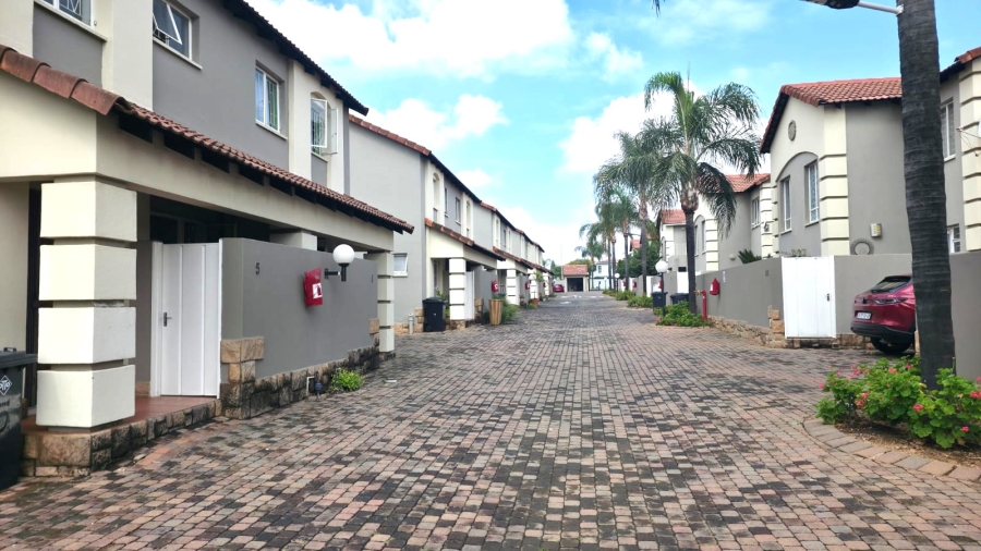 2 Bedroom Property for Sale in Sunninghill Gauteng