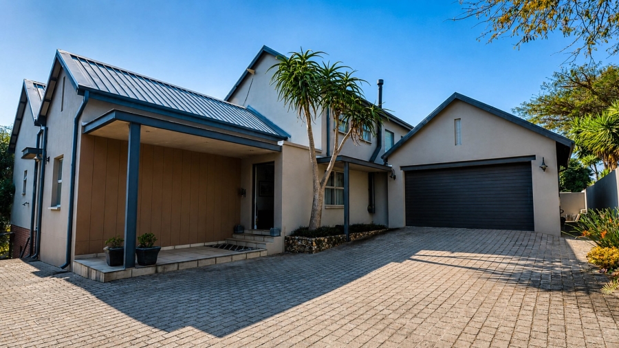 5 Bedroom Property for Sale in Copperleaf Estate Gauteng
