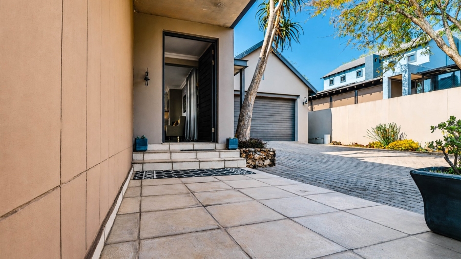 5 Bedroom Property for Sale in Copperleaf Estate Gauteng