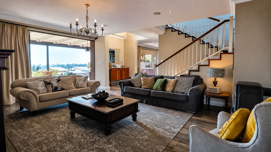 5 Bedroom Property for Sale in Copperleaf Estate Gauteng