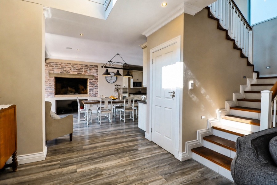 5 Bedroom Property for Sale in Copperleaf Estate Gauteng
