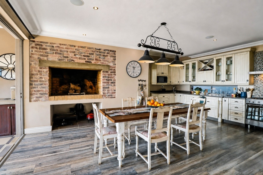 5 Bedroom Property for Sale in Copperleaf Estate Gauteng