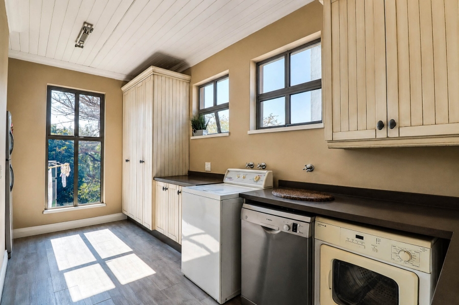 5 Bedroom Property for Sale in Copperleaf Estate Gauteng