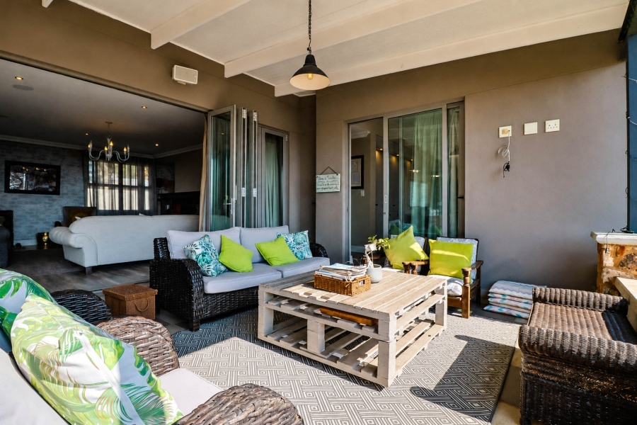 5 Bedroom Property for Sale in Copperleaf Estate Gauteng