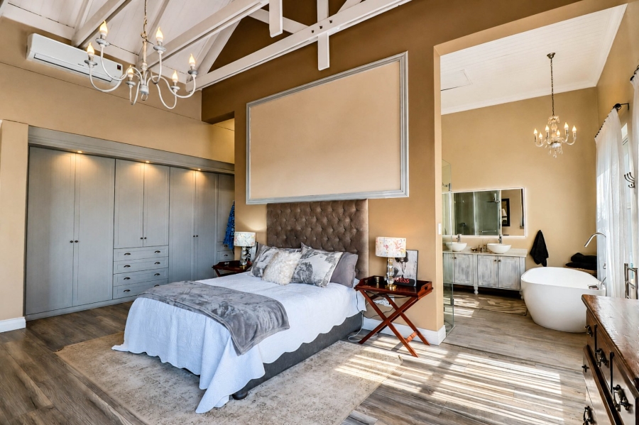 5 Bedroom Property for Sale in Copperleaf Estate Gauteng