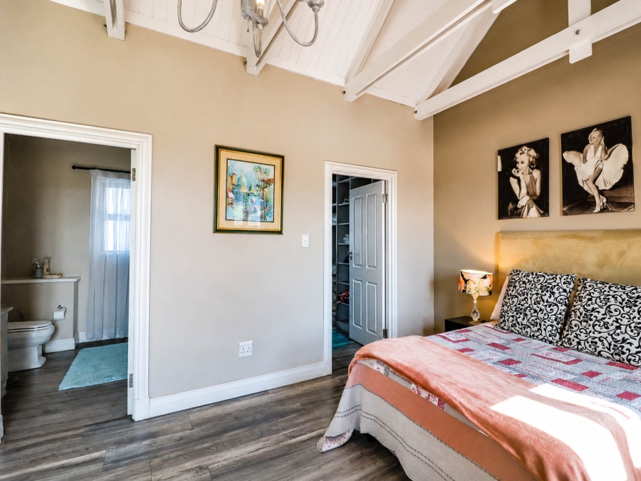 5 Bedroom Property for Sale in Copperleaf Estate Gauteng