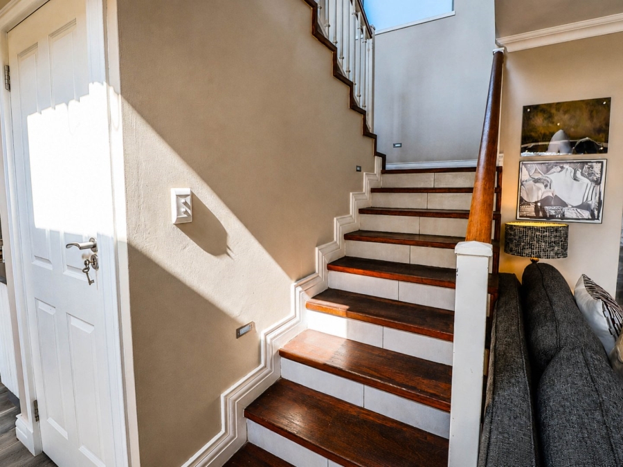 5 Bedroom Property for Sale in Copperleaf Estate Gauteng