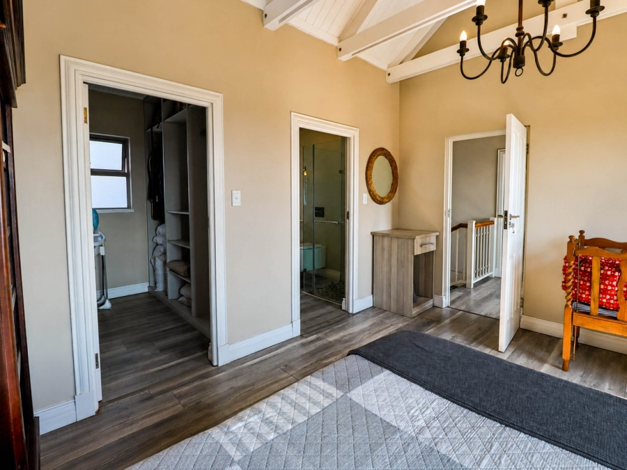 5 Bedroom Property for Sale in Copperleaf Estate Gauteng