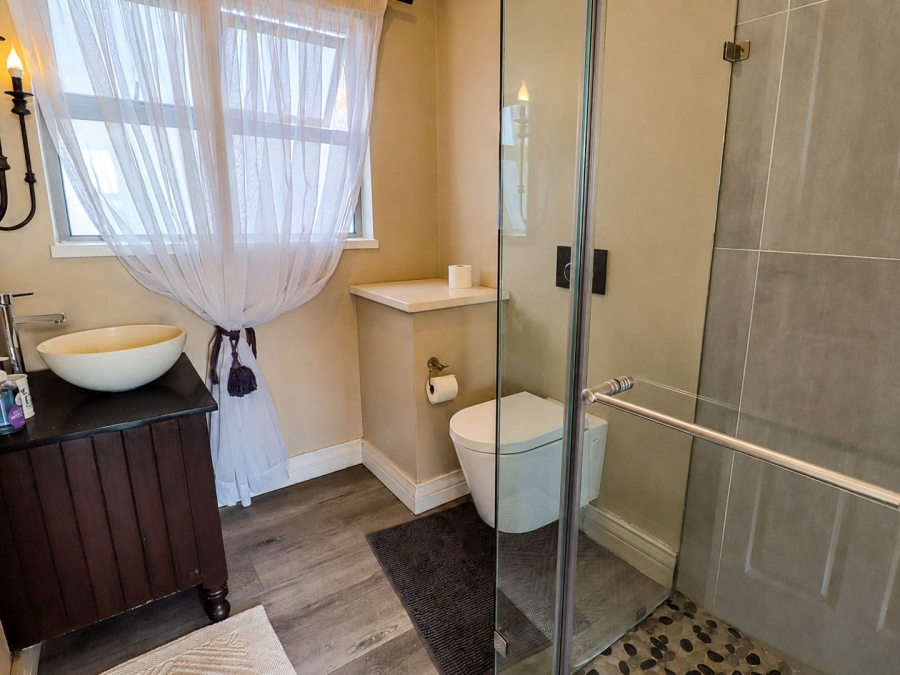 5 Bedroom Property for Sale in Copperleaf Estate Gauteng