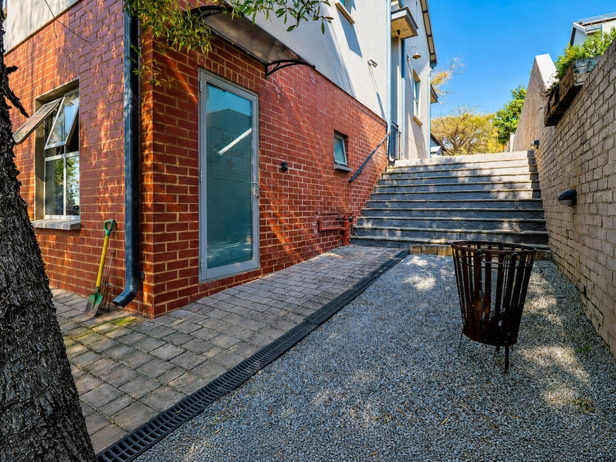 5 Bedroom Property for Sale in Copperleaf Estate Gauteng