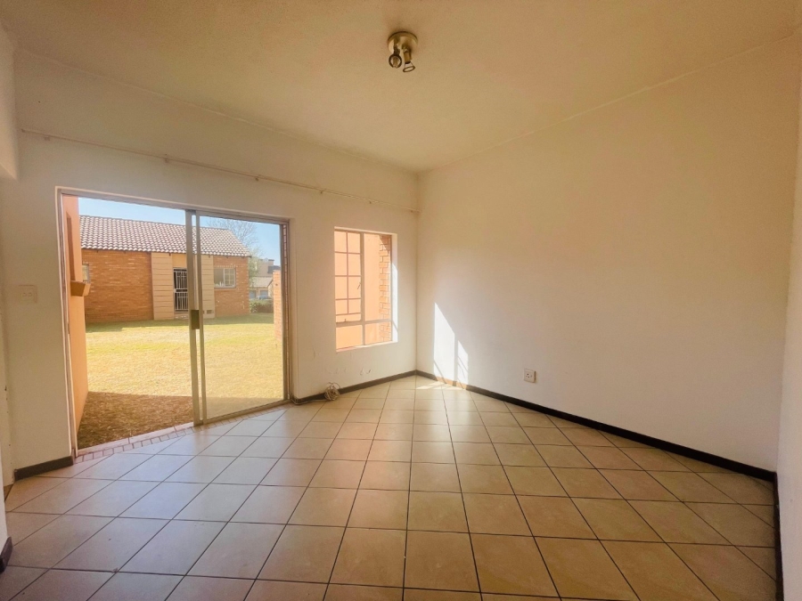 2 Bedroom Property for Sale in Erand Gardens Gauteng