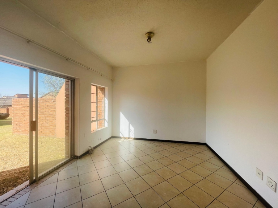 2 Bedroom Property for Sale in Erand Gardens Gauteng