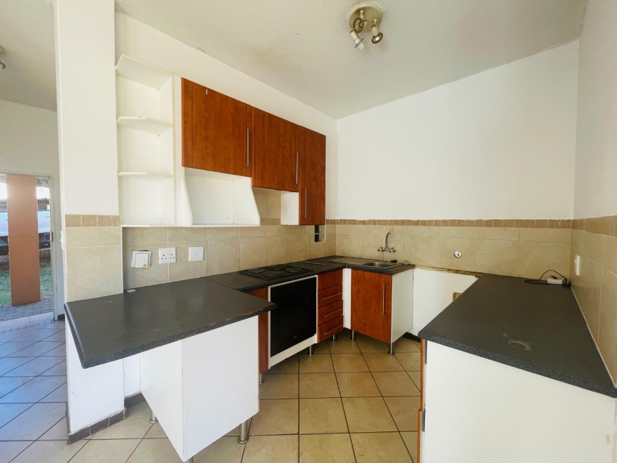 2 Bedroom Property for Sale in Erand Gardens Gauteng