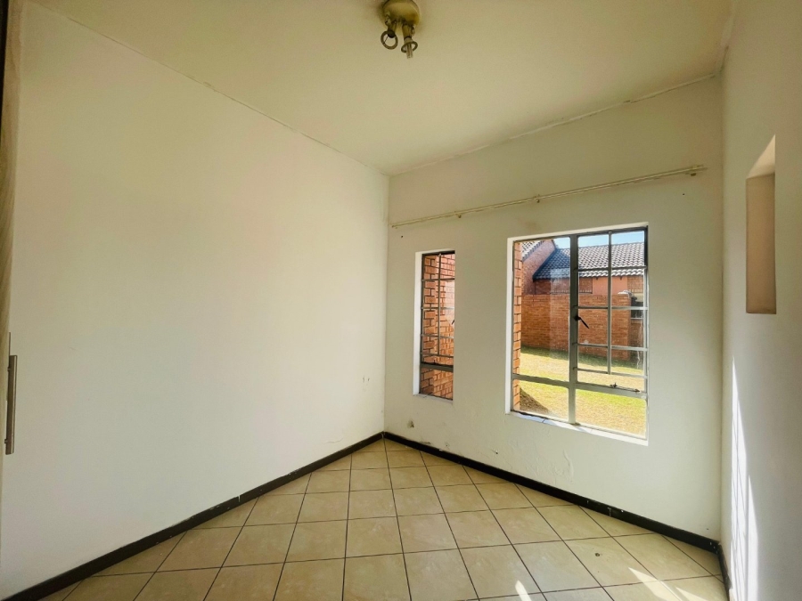 2 Bedroom Property for Sale in Erand Gardens Gauteng