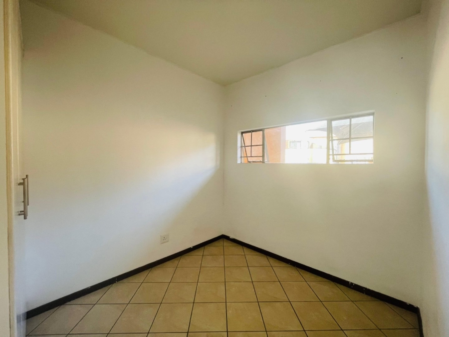 2 Bedroom Property for Sale in Erand Gardens Gauteng