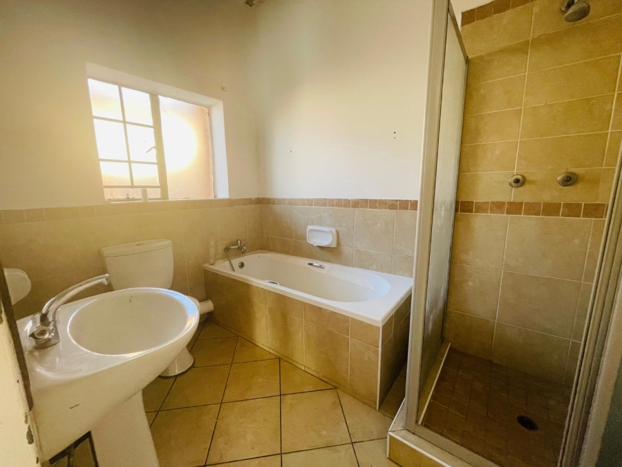 2 Bedroom Property for Sale in Erand Gardens Gauteng