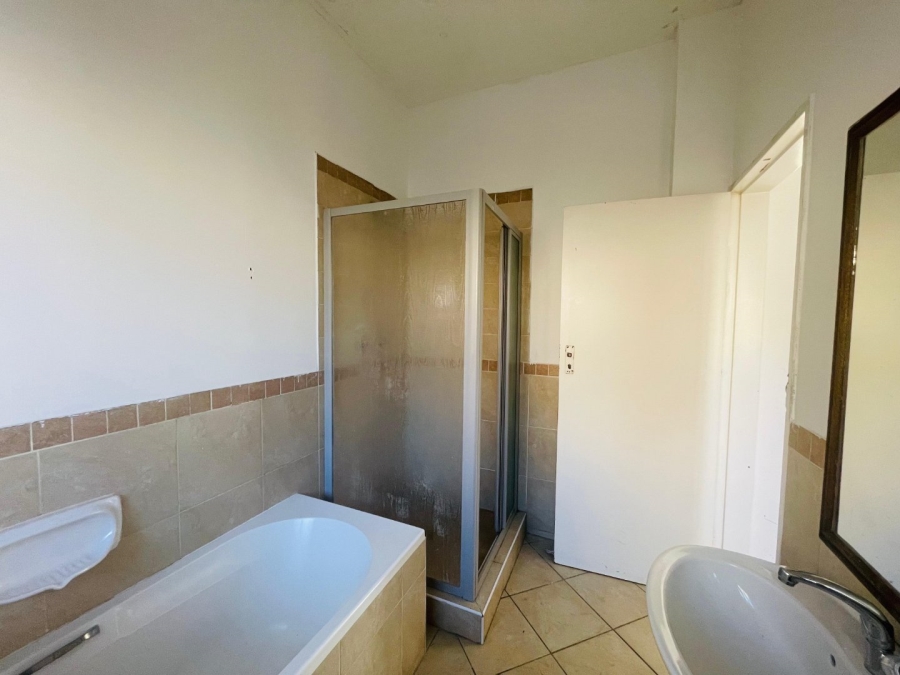 2 Bedroom Property for Sale in Erand Gardens Gauteng