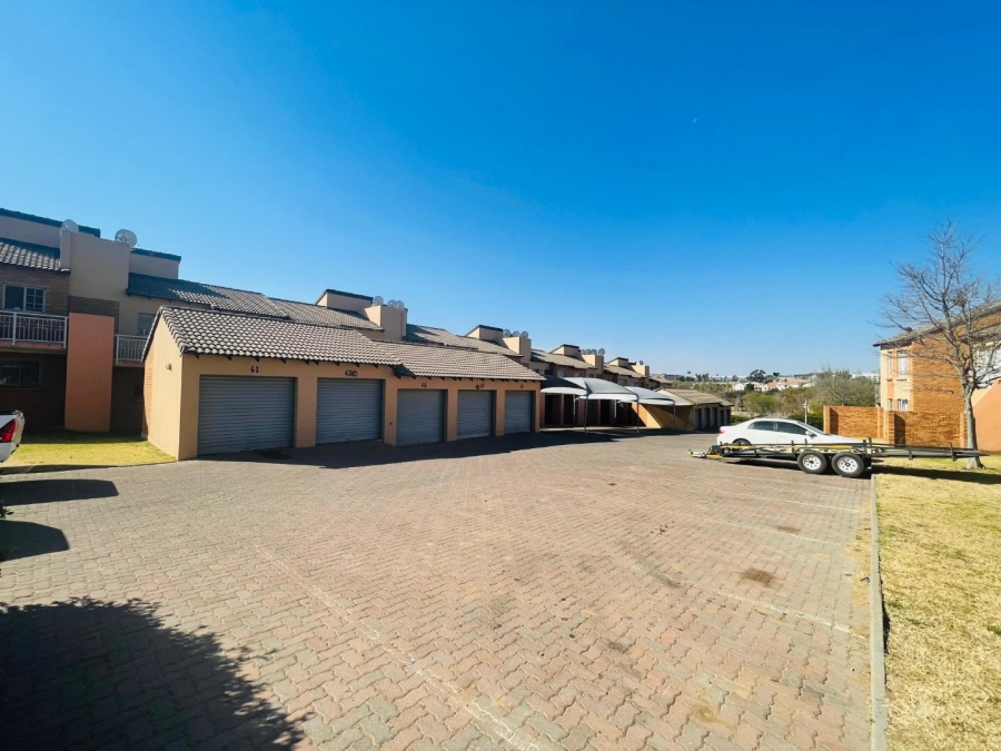 2 Bedroom Property for Sale in Erand Gardens Gauteng