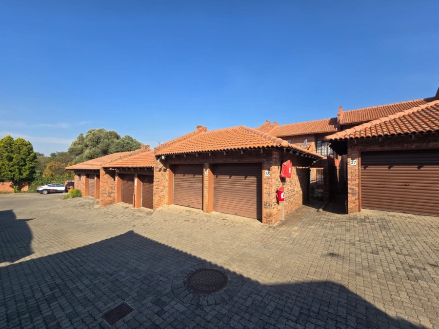 3 Bedroom Property for Sale in Garsfontein Gauteng