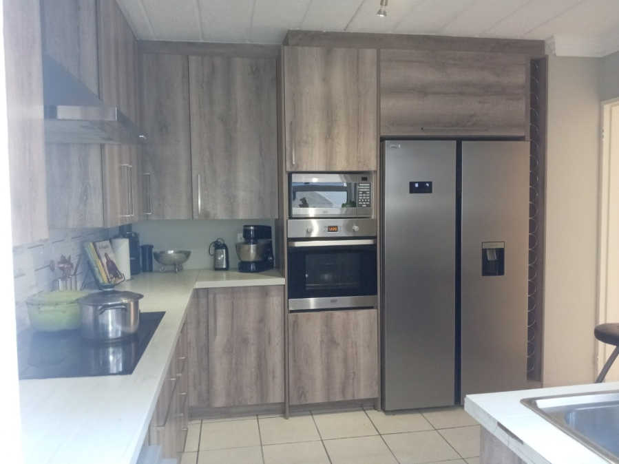 3 Bedroom Property for Sale in Rembrandt Park Gauteng
