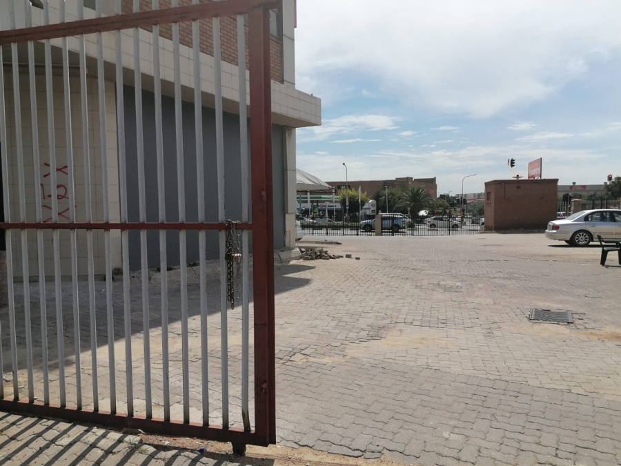 To Let Commercial Property for Rent in Grand Central Gauteng