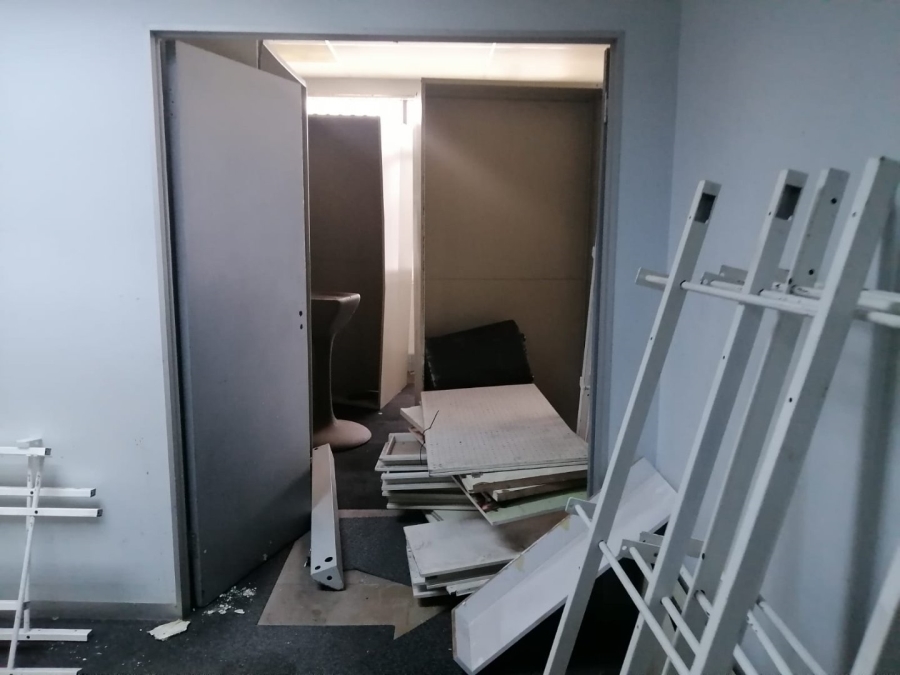 To Let Commercial Property for Rent in Grand Central Gauteng