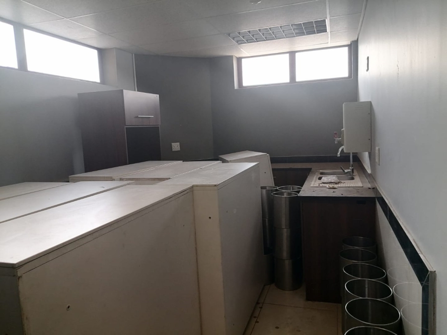 To Let Commercial Property for Rent in Grand Central Gauteng
