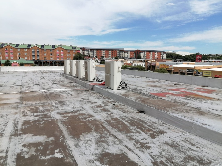 To Let Commercial Property for Rent in Grand Central Gauteng