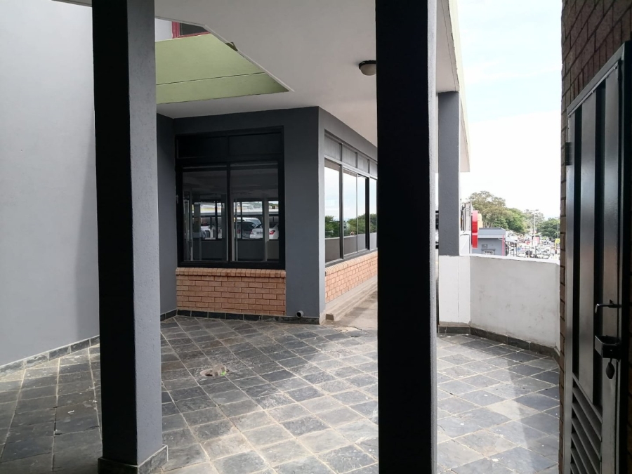 To Let Commercial Property for Rent in Grand Central Gauteng