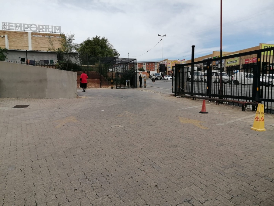 To Let Commercial Property for Rent in Grand Central Gauteng