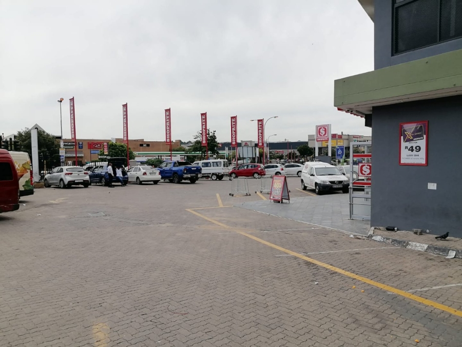 To Let Commercial Property for Rent in Grand Central Gauteng