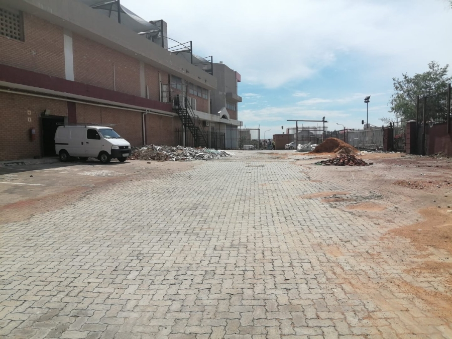 To Let Commercial Property for Rent in Grand Central Gauteng