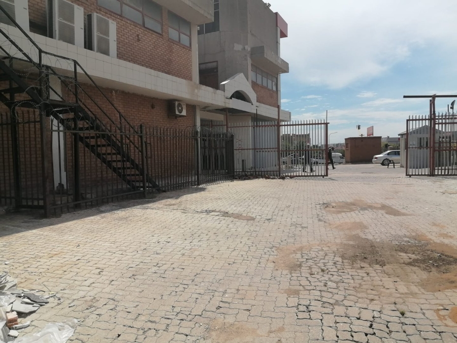To Let Commercial Property for Rent in Grand Central Gauteng