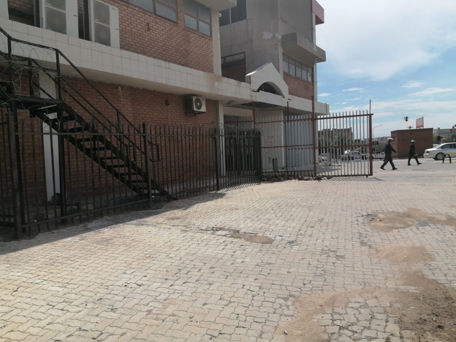 To Let Commercial Property for Rent in Grand Central Gauteng