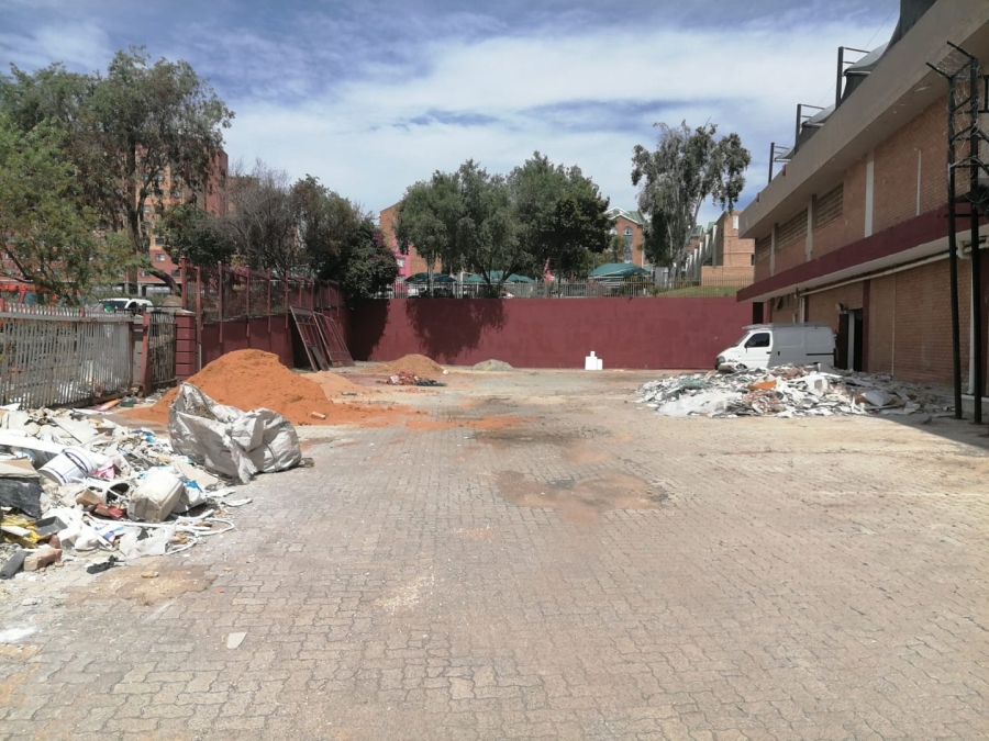 To Let Commercial Property for Rent in Grand Central Gauteng