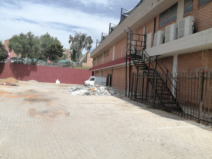 To Let Commercial Property for Rent in Grand Central Gauteng
