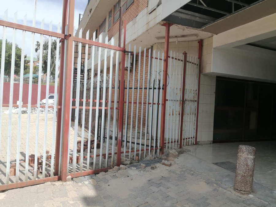 To Let Commercial Property for Rent in Grand Central Gauteng
