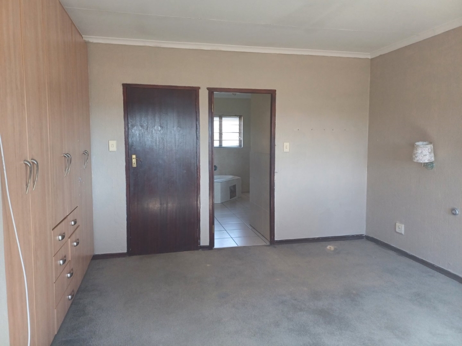 3 Bedroom Property for Sale in Erand Gardens Gauteng