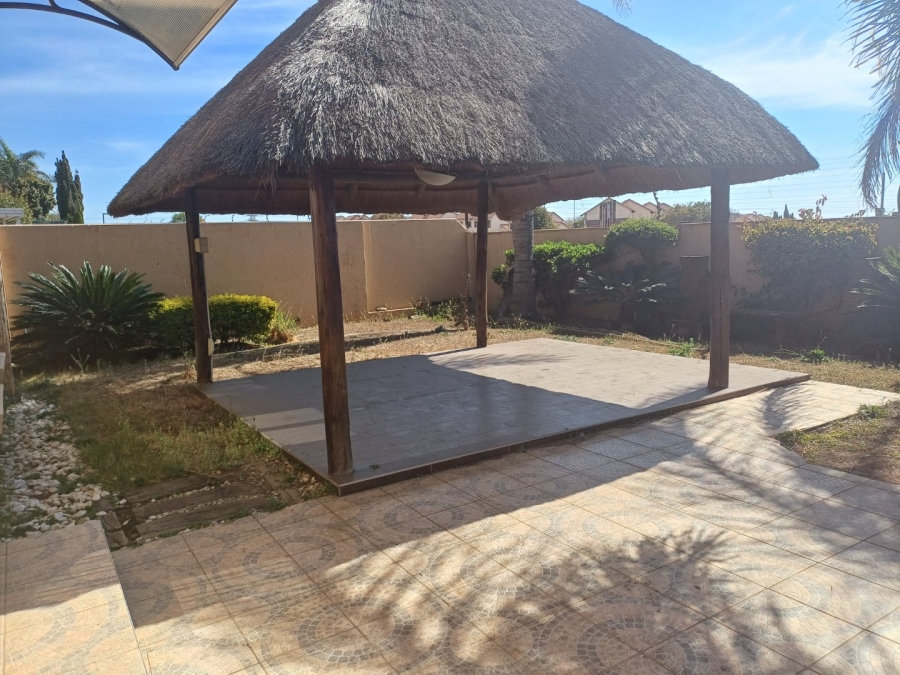 3 Bedroom Property for Sale in Erand Gardens Gauteng